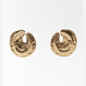 Gold geo stud earrings N405